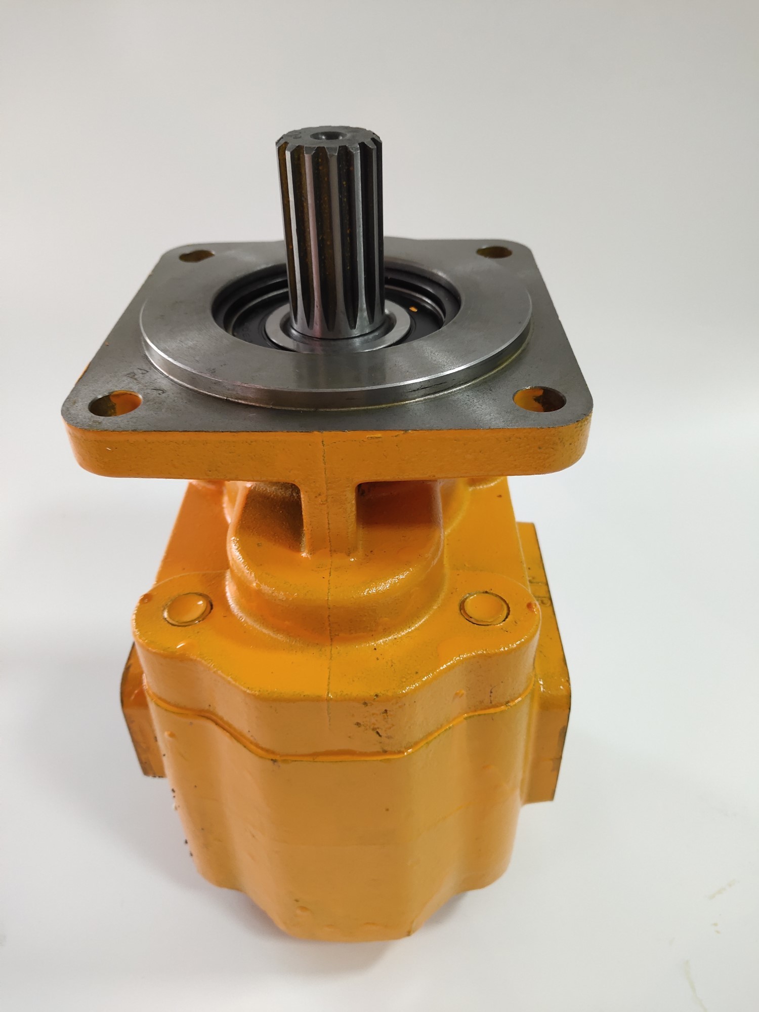 Genuine Cast Iron Steer Pump For Excavator Replacement Parts Yellow Color